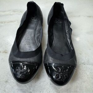Tori Burch black leather patent cap toe ballet flat shoe. Size 9